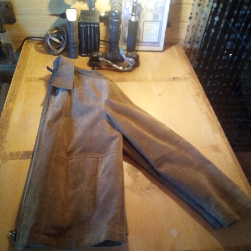 Claiborne size Medium 100% suede jacket